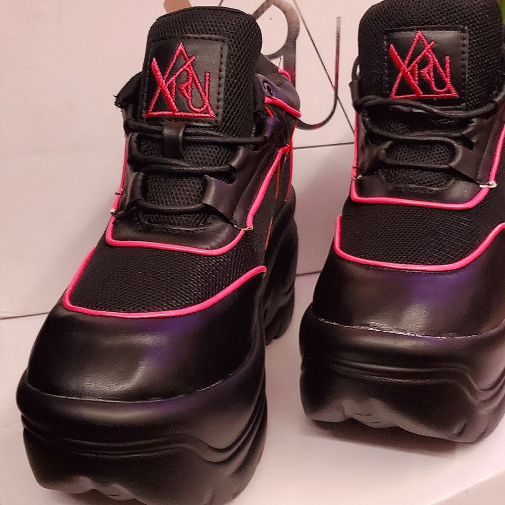 Sold nwtYRU pink neon matrixx platform sneakers size 9 - Picture 3 of 5